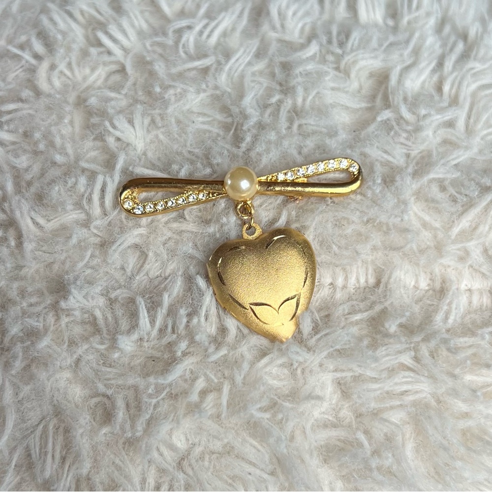 Gold Heart Locket Brooch - Picture 7 of 7